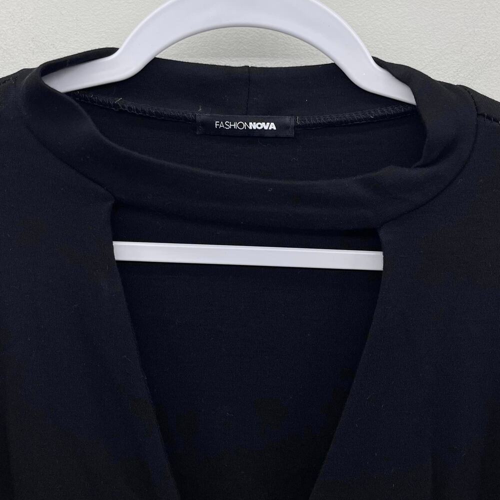 Fashion‎ Nova Black Long Sleeve V-neck Crop Top - Picture 3 of 4
